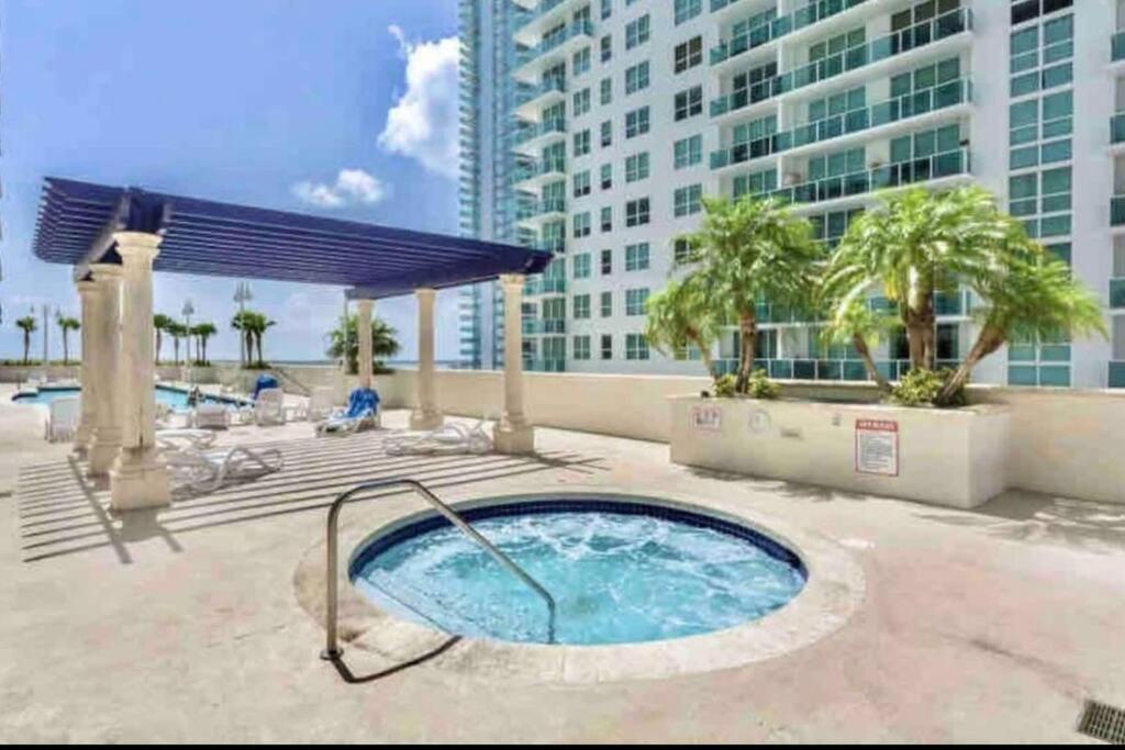 Appartamento Luxurious Private Unit With Parking