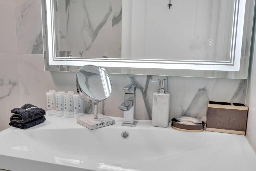 Appartamento Luxurious Private Unit With Parking