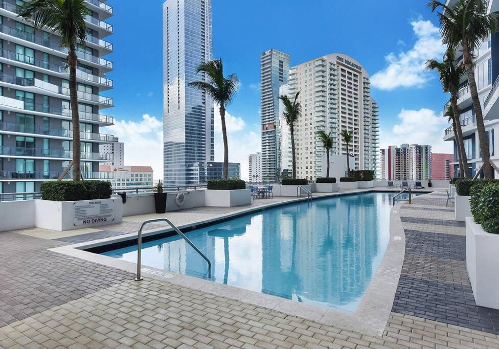 Luxurious Private Unit With Parking Appartamento *
