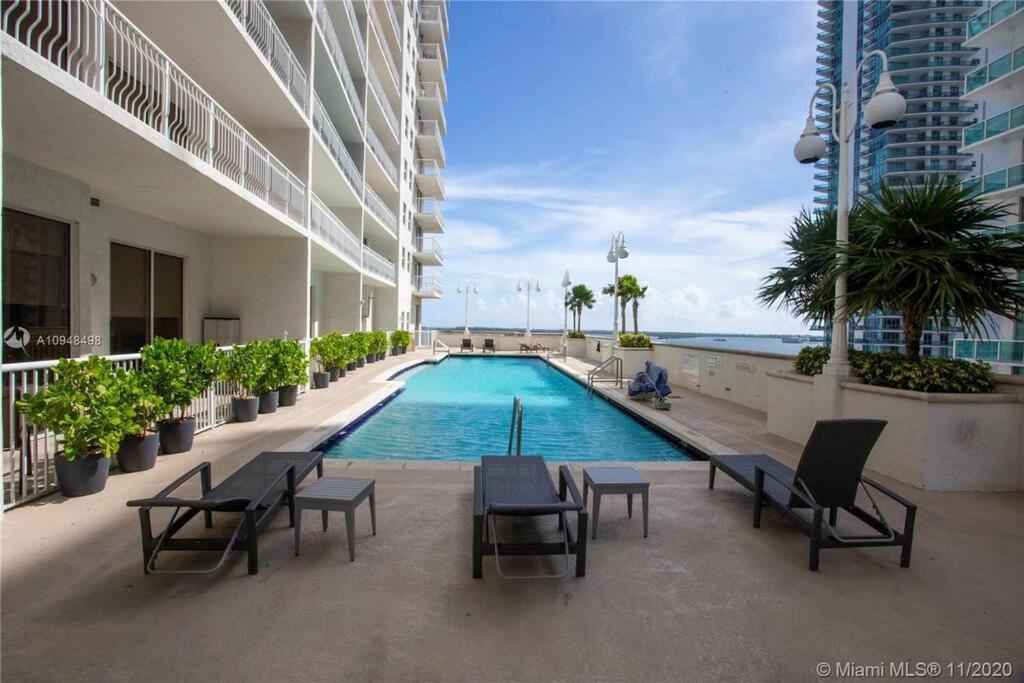 Luxurious Private Unit With Parking Appartamento