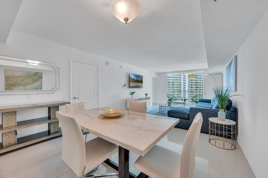 Appartamento Luxurious Private Unit With Parking
