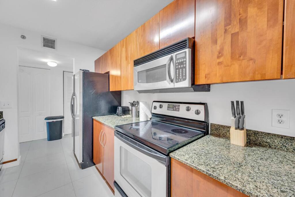 Luxurious Private Unit With Parking Appartamento